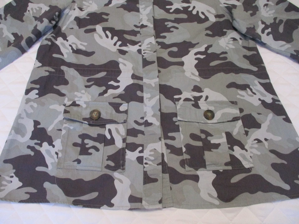 NWOT CURVE SOCIETY PLUS SIZE 16 GREY CAMO SHIRT JACKET, BUTTON UP - image 4 of 4