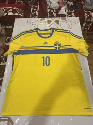 オータムリーフ　ゼッケン Pre-Owned adidas Zlatan Ibrahimovic #10 Sweden 13/15 Home Jersey