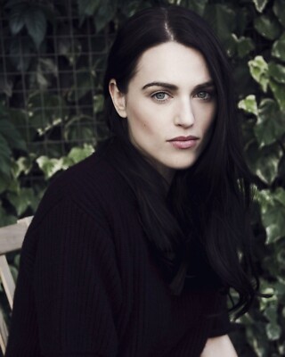 KATIE MCGRATH 8x10 PHOTO *