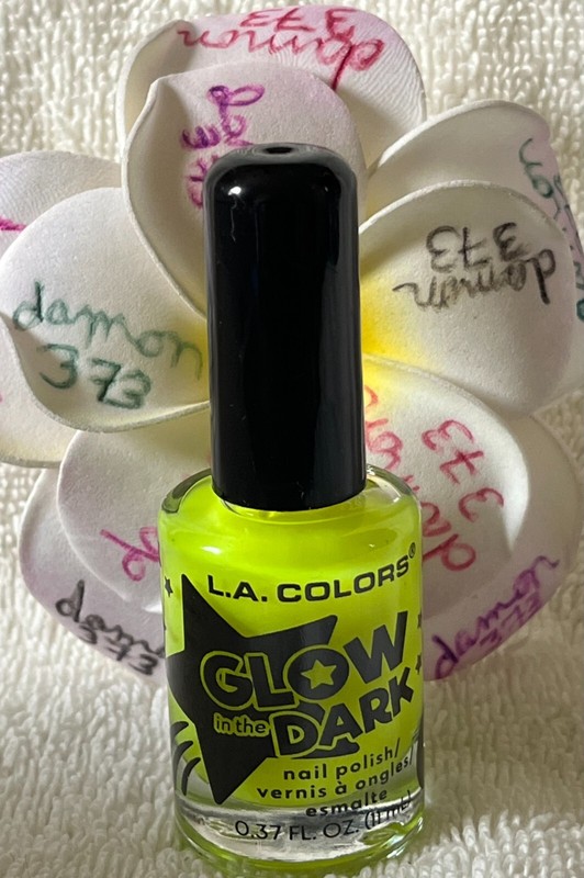 L.A. COLORS**HAZARD***GLOW in the DARK Nail Polish~~~0.37 FL OZ/11 mL~~~NEW