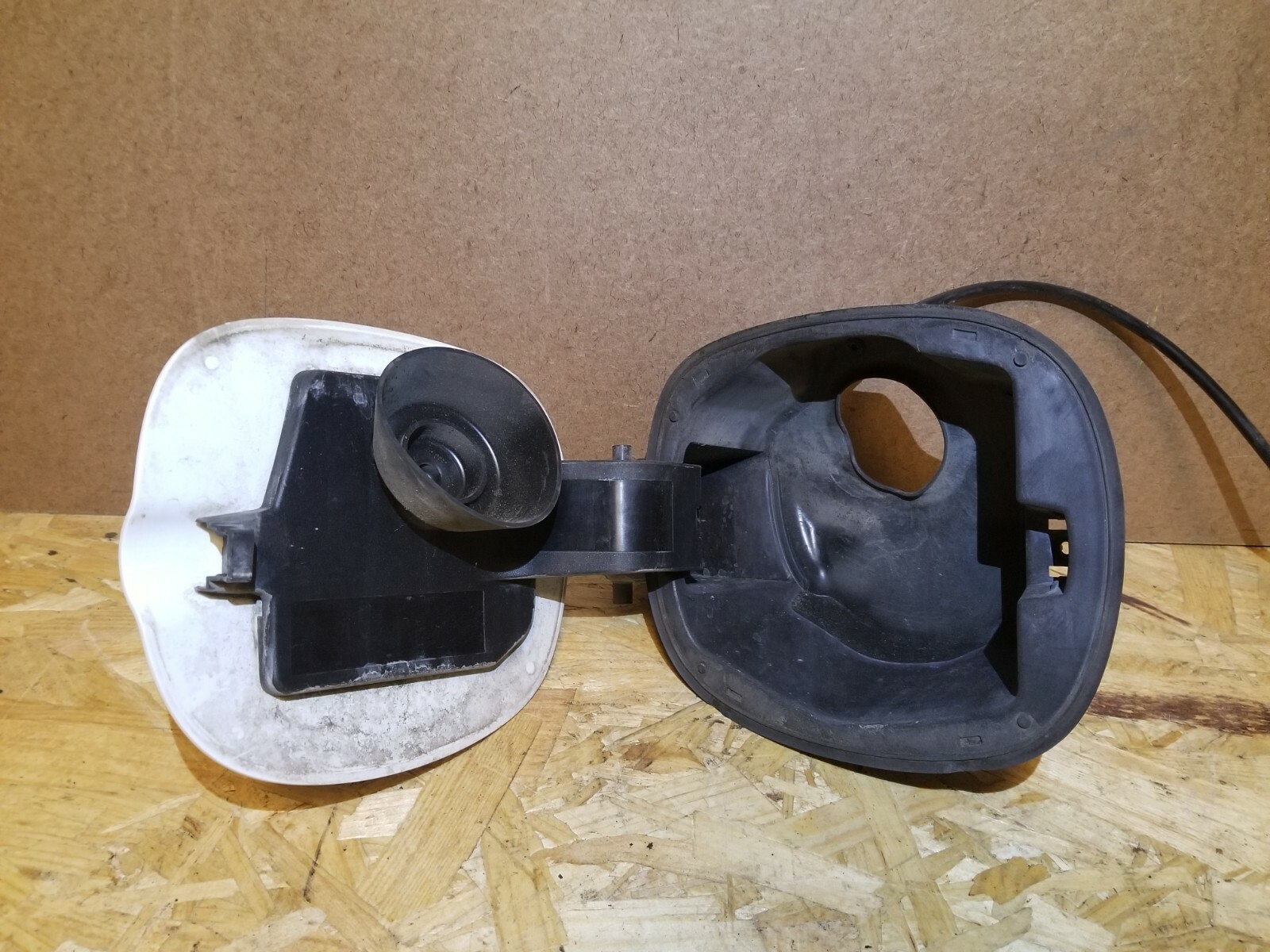 14 15 16 17 FIAT 500L GAS FUEL TANK DOOR LID OEM eBay