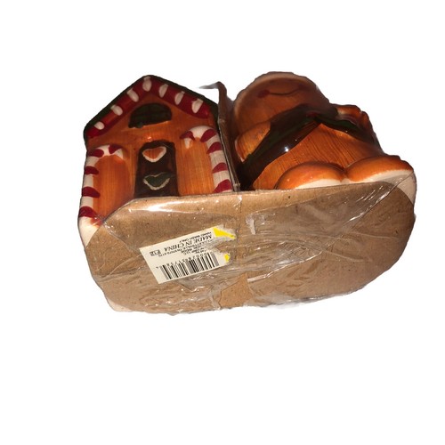 NIP New Gingerbread Man Salt & House Pepper Ceramic Shakers Christmas #1 Fun - Picture 8 of 8