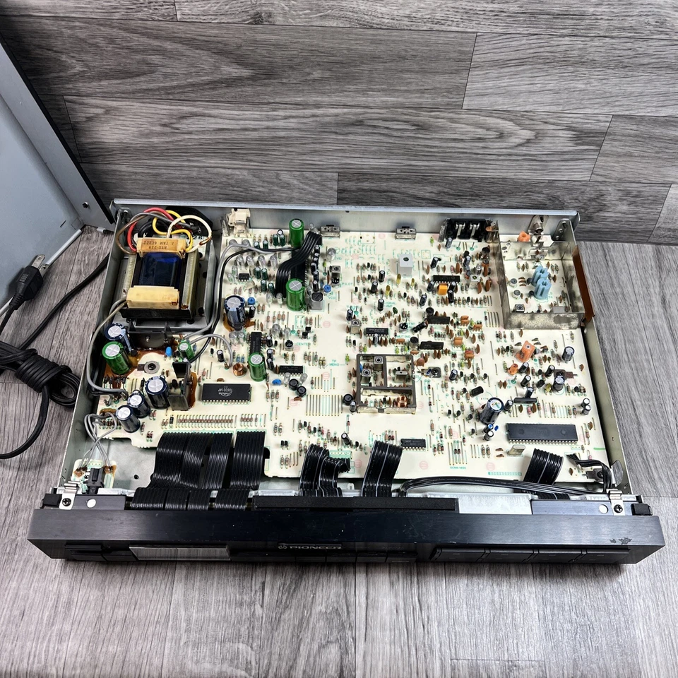 Pioneer F-99X Tuner Reference Elite Multi Voltage 4 A 88X 77 X (AS-IS READ) - Image 2 of 4