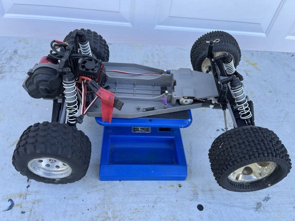 Traxxas Rustler 2wd Roller Brushless Slider Chassis 1/10 Truck Parts/project - Image 2 of 4