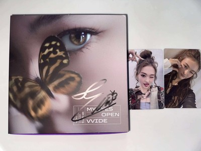 MEOVV 直筆サイン入り　1st EP アルバム　2冊 MEOVV OFFICIAL 1st EP ALBUM MY EYES OPEN AUTOGRAPH SIGNED ALBUM