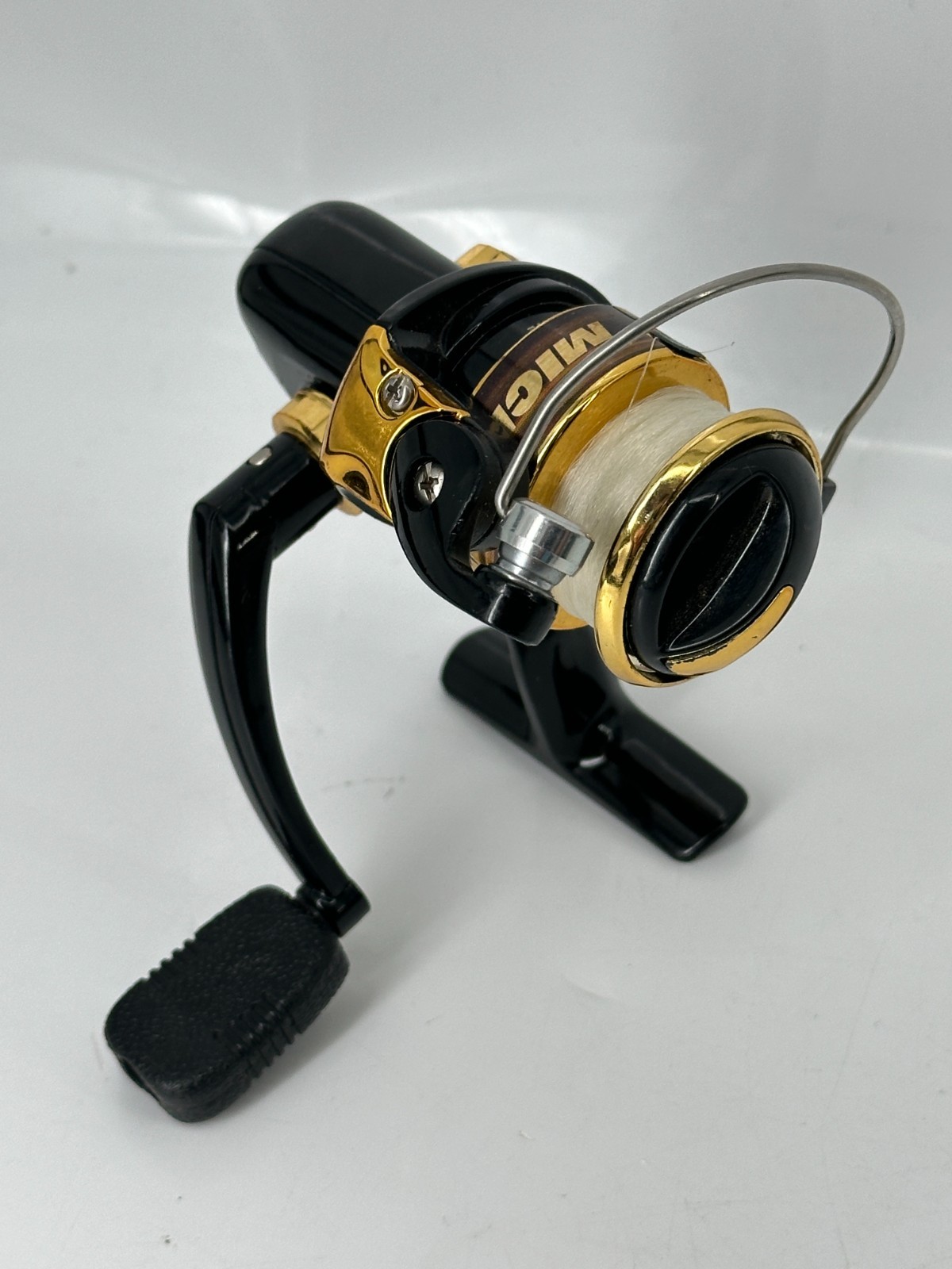 Microlite Southbend Spinning Reel 4.7:1 Gear Ratio Black/Gol