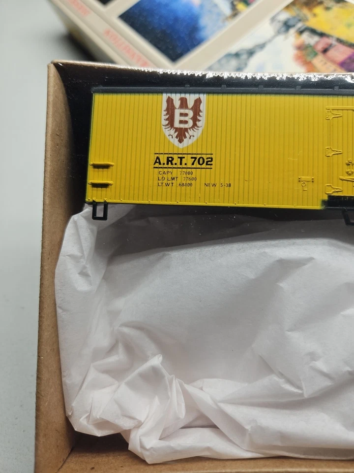 Walthers HO 40' DS Wood End Reefer. Pabst, Blatz Lot of 3 - Image 2 of 4