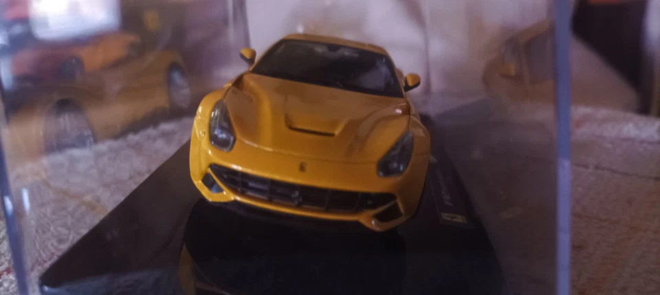 ferrari f12 de chez Hot Wheel Elite au 1/43 - Photo 3/4