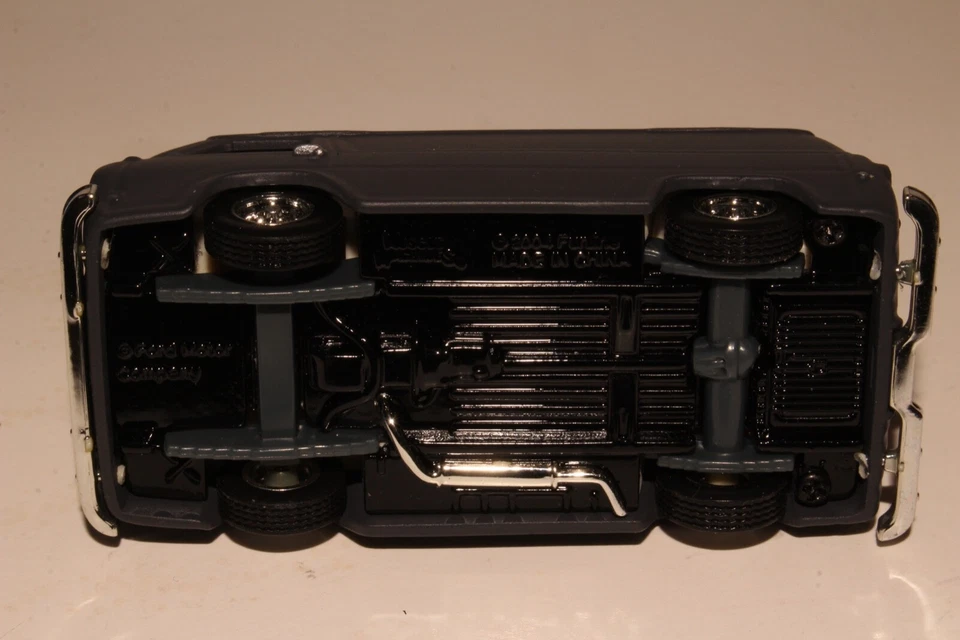 MUSCLE MACHINES FORD ECONOLINE VAN, BLACK "SINNERS", 1:64, EXCELLENT - Image 3 of 4