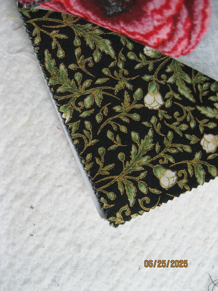 Robert Kaufman Flores Doradas - Pastel Capa 10" Cuadrado, 42 piezas. Foto 3 de 4