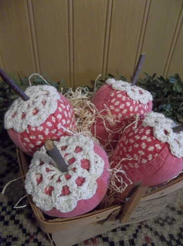 Primitive Handmade Antique Cutter Quilt Strawberries in Wood Berry Basket - Picture 2 of 4