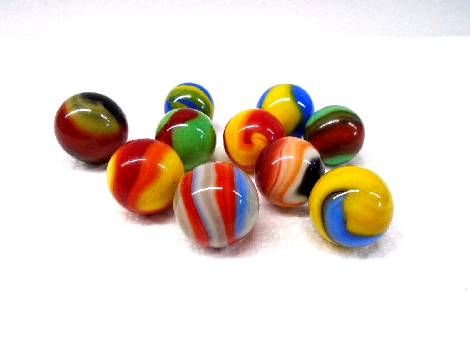 VINTAGE (10) AKRO AGATE 2 COLOR CORKSCREW GLASS MARBLES! .62 - .72inches! NICE!