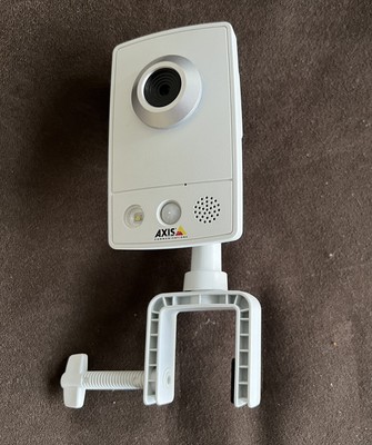 AXIS COMMUNICATIONS M1031-W NETWORK SECURITY CAMERA