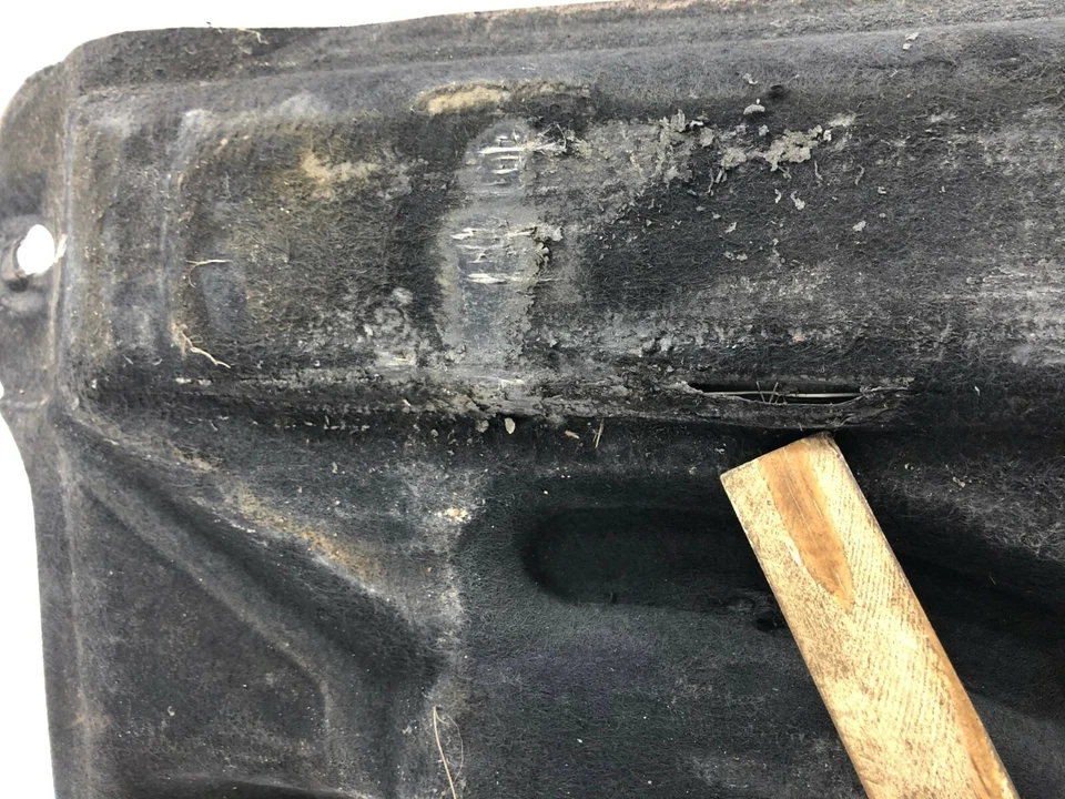 2012-2014 MERCEDES-BENZ CLS550 W218 ЛЕВЫЙ ДРАЙВЕР ПОД ПОЛ БРЫЗГОВИК OEM. - Изображение 4 из 4