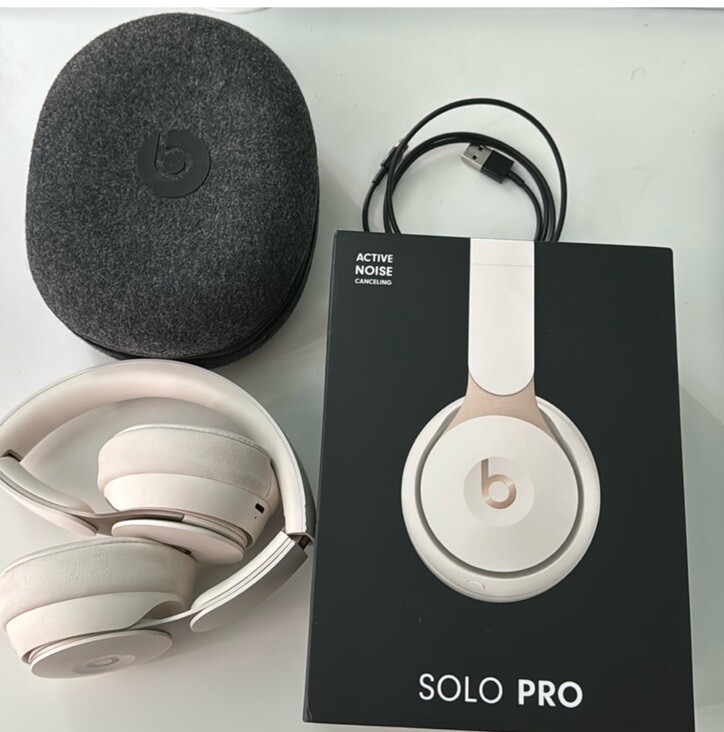 Beats by Dr Dre 耳障りな Solo Pro アイボリー 難あり Beats by Dr Dre 耳障りな Solo Pro アイボリー 難あり