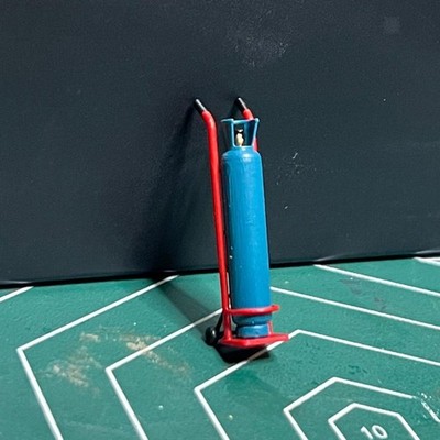 1/64 Gasflasche mit Transporter Modell Mini Auto Garage Reparatur Teil Simulation