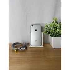 Apple iPhone 7 32GB in Silver - Fully Unlocked - Good Condition