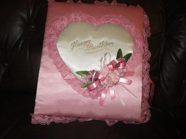 Álbum de fotos vintage hecho a mano satinado y cubierta de encaje Foto 2 de 3