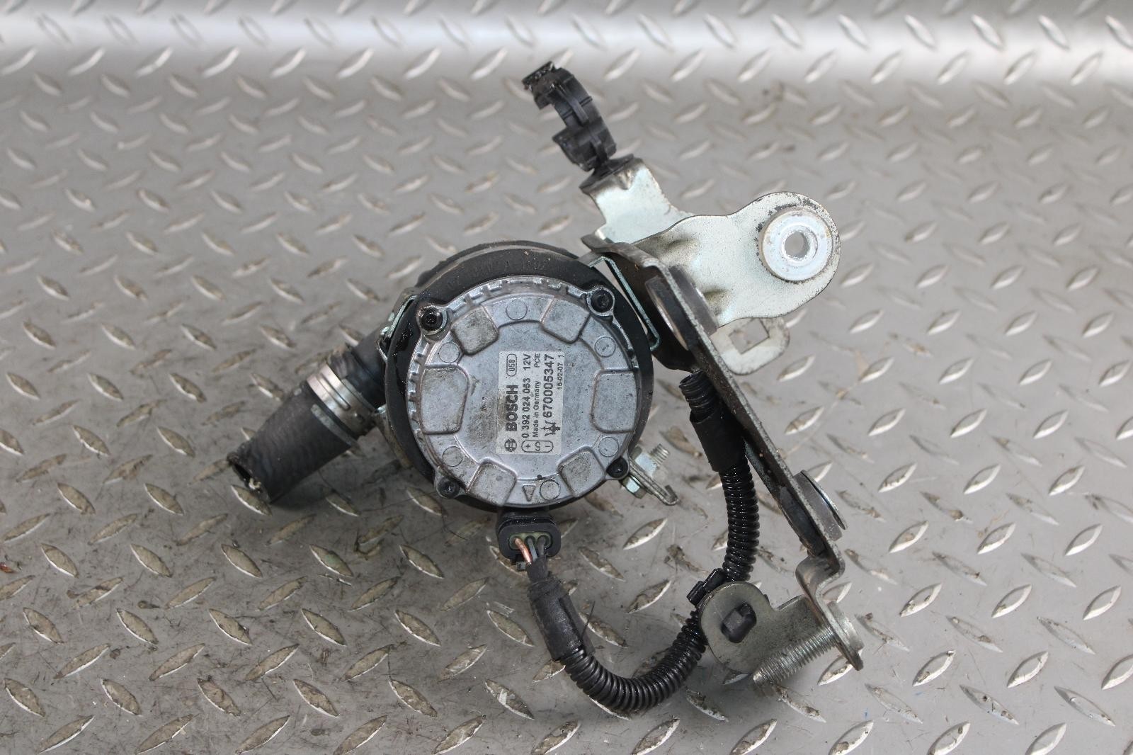 Maserati Ghibli 2014-2019 Auxiliary water pump