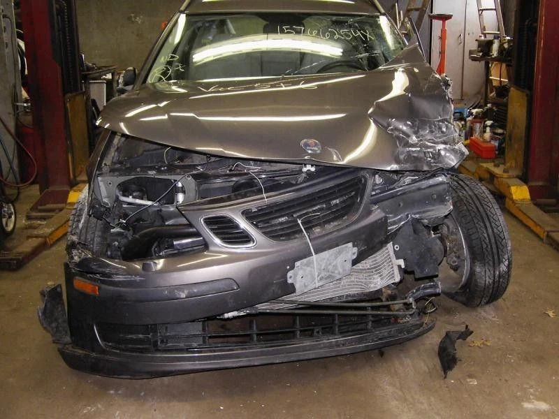 04-11 Saab 9-3 chassi transmissão ECM 4 cilindros - Imagem 4 de 4