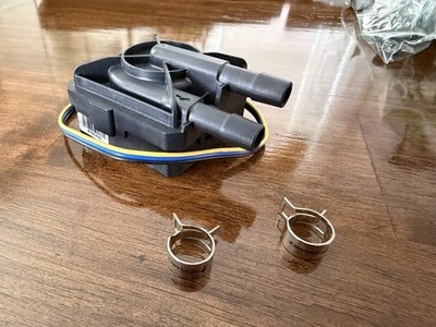 Laing DDC4.2F-HT-1NWX-01 DDC Pump With 2 Koolance Hose Clamps.