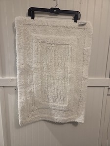 White UGG Bathroom Rug 30 x 21 Inches Bath Mat Soft and Absorbent