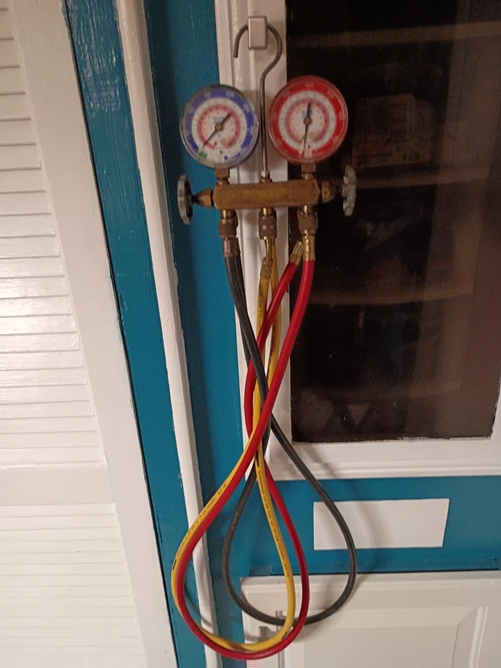 Ritchie Yellow Jacket Manifold Gauges - R12 R22 R502 - Test and Charging w/Hoses - Image 2 of 2