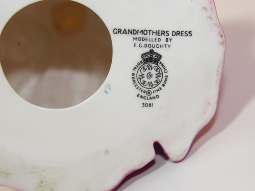 Early Royal Worcester 6 1/2" Red Child Figurine Grandmothers Dress c1960 VGC - Picture 7 of 7