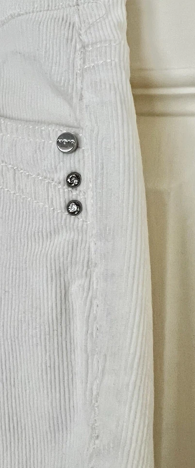 Calça WHBM White House Black Market veludo fino creme ecru perna fina 2R em excelente estado usado - Imagem 4 de 4