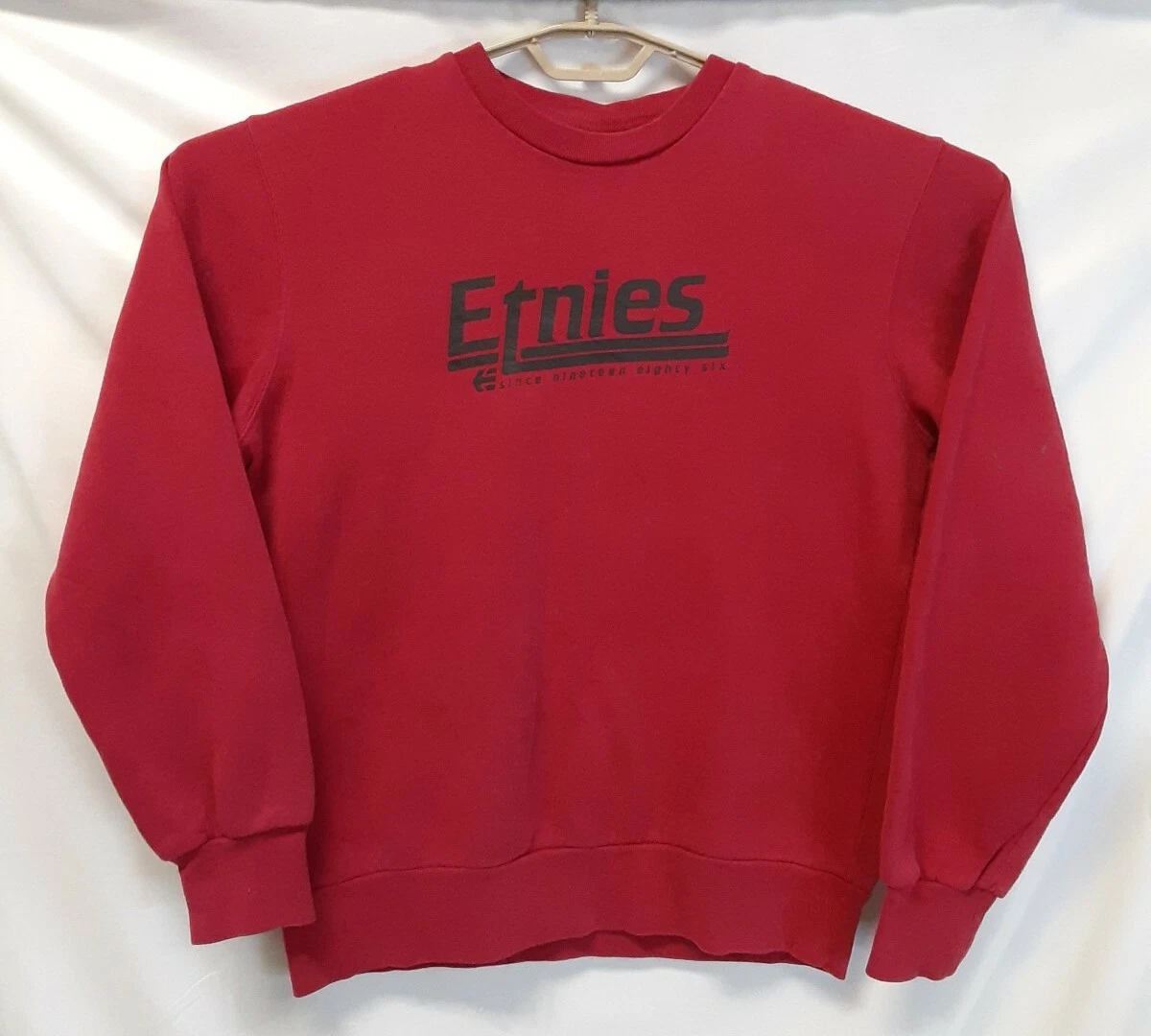 Etnies sweatshirt top