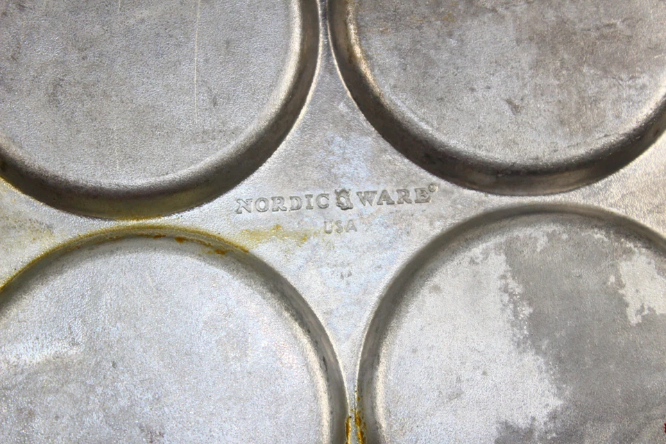 Nordic Ware Christmas Morning Pancake Pan Santa  Gingerbread Man Tree Snowman - Image 4 of 4