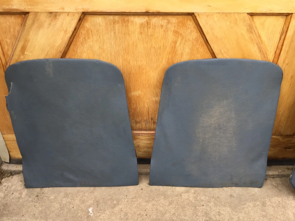 Triumph TR6 • Paneles interiores originales surtidos, azules. Usado. KT1447 Foto 2 de 4