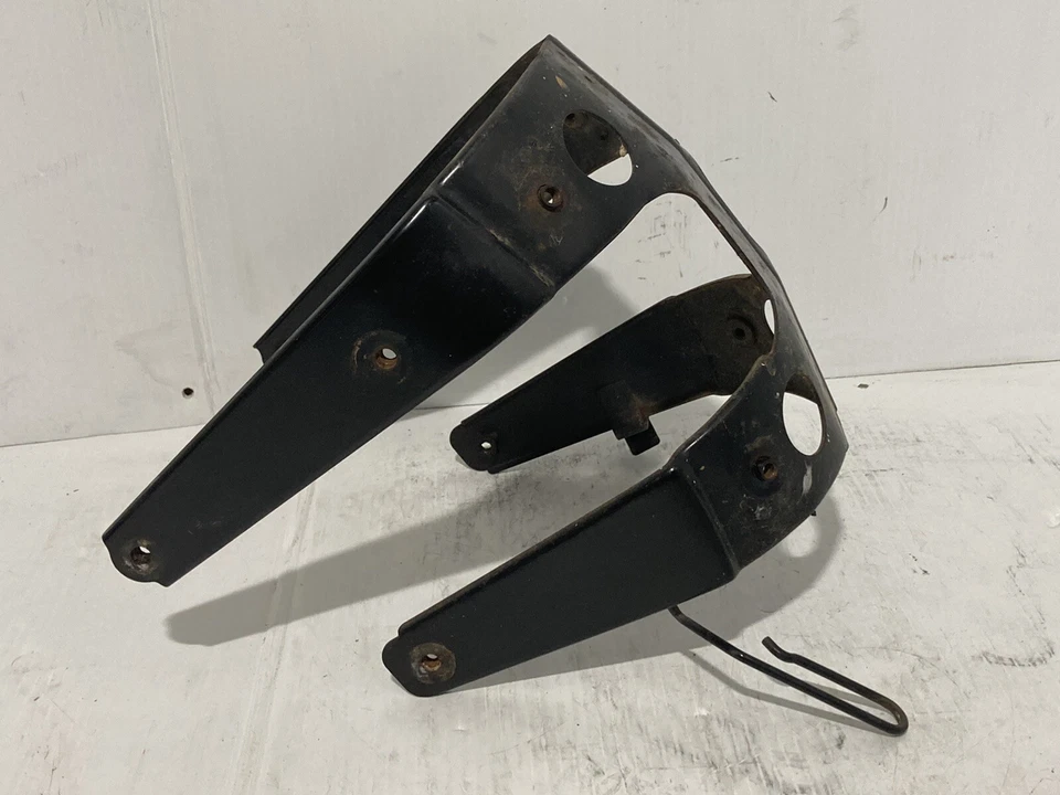 1997 Suzuki Marauder 800 Front Fender Mount Bracket (OEM) - Image 4 of 4