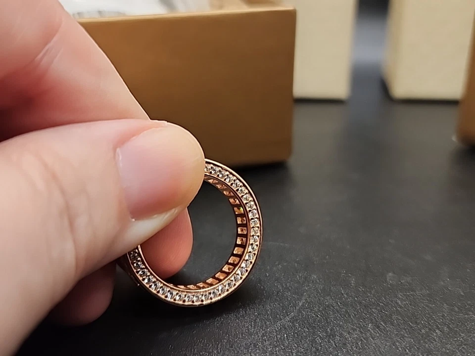 Anillo de eternidad Diamonique Baguette de 4,35 quilates revestido de oro rosa de 14 quilates de ley talla 8 Foto 4 de 4