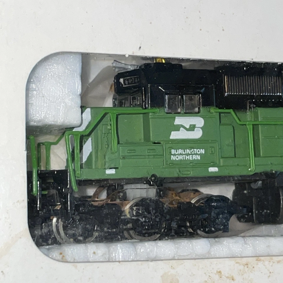 Bachmann N Scale Burlington Northern SD 40-2 w/Blinking Light in original box - Image 2 of 4