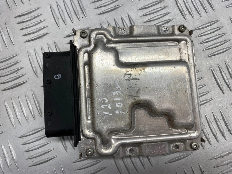 2013 HYUNDAI I20 1.2 PETROL ENGINE CONTROL UNIT ECU GENUINE 39111-03700 - Image 3 of 4