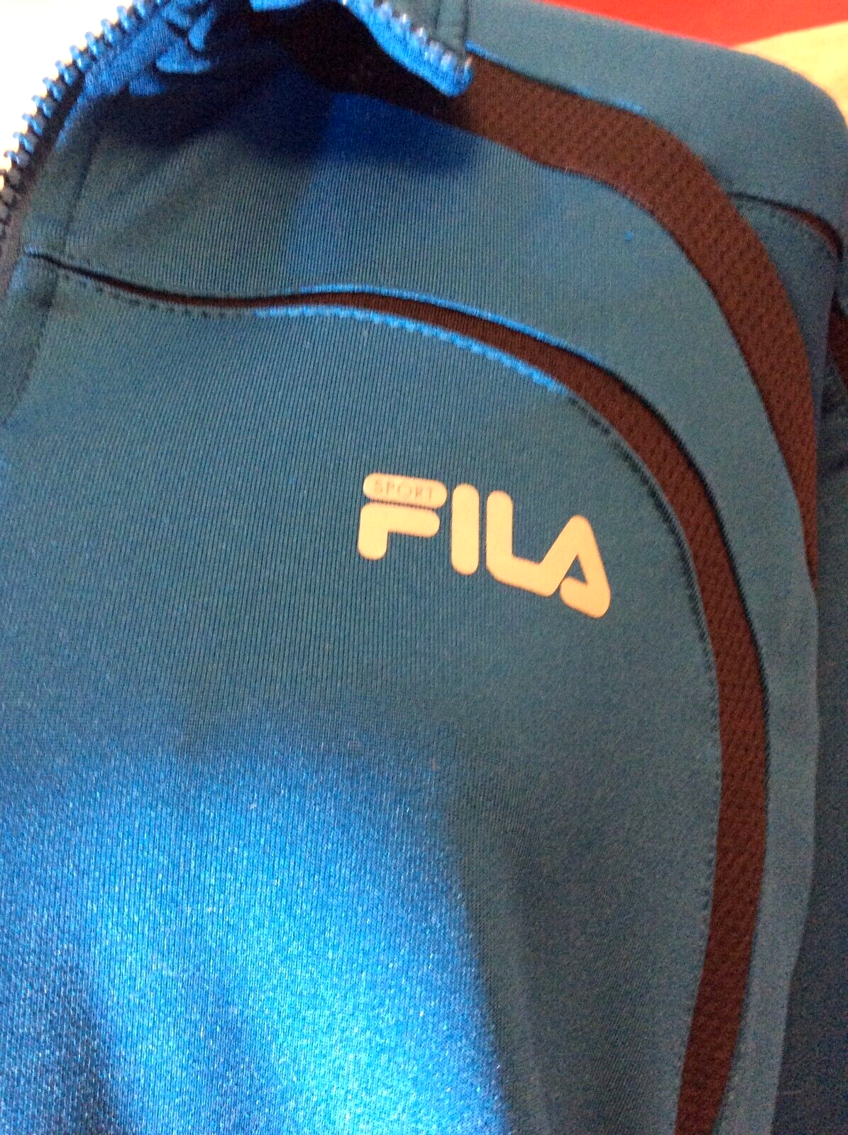 Nuovo senza etichette. GIUBBINO SPORTIVO FILA CON TASCHE CON ZIP. TAGLIA XL VERDE