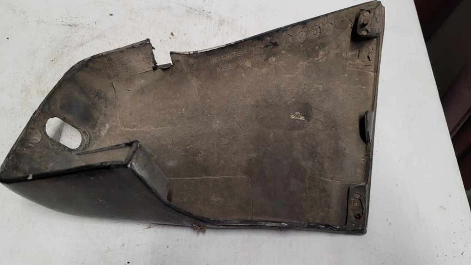 Parachoques trasero derecho Porsche 944 1984 pieza final  Foto 3 de 4