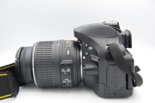Nikon D5200 + objectif Nikon 18-55mm AF-S DX 1:3.5-5.6G - Photo 1/8