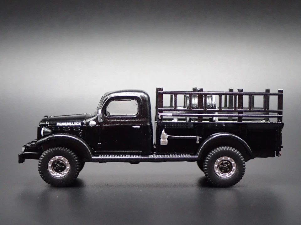 1946 46 DODGE Potenza Carro Fuoco Camion Nero 1:64 Diorama Scala Modellino Auto - Immagine 2 di 4