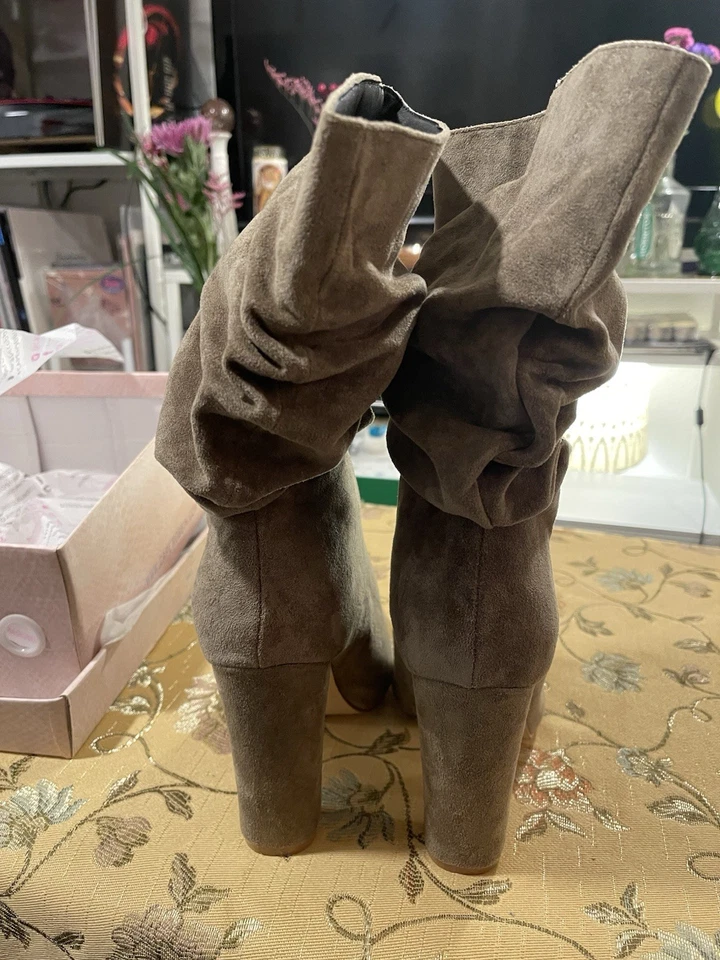 Botas para mujer Cape Robbin de gamuza oliva talla 9 Foto 3 de 4