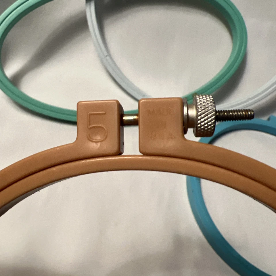 Assorted Lot of 4 Embroidery Hoops Plastic 5", 6”, &8” Round 4.5"x9" Oval - Image 2 of 4