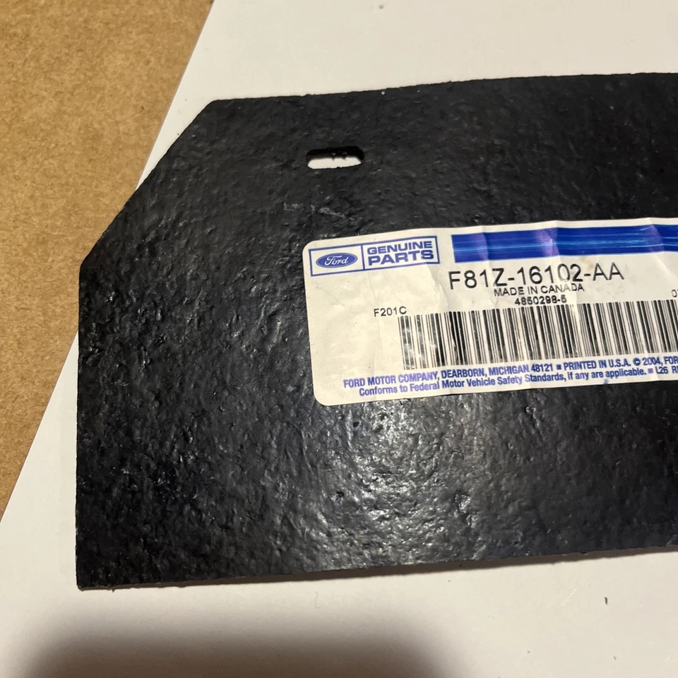 Protector contra salpicaduras delantero genuino Ford F81Z-16102-AA para F-250 F-350 Super Duty OEM Foto 4 de 4