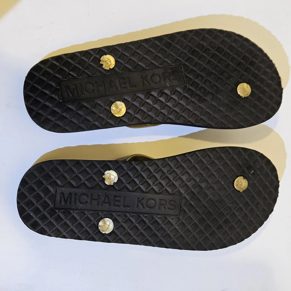 Sandalias chanclas Michael Kors para mujer Jet Set negras doradas con estampado de firma talla 8 Foto 3 de 4