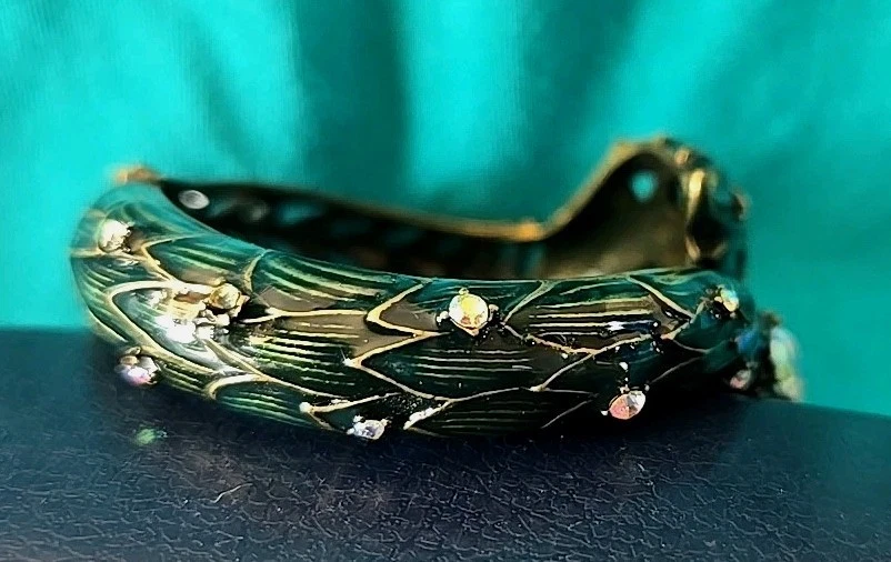 Brazalete abrazadera de pavo real pulido al aceite Betsey Johnson 6,7" cristal helado Critters 2 Foto 3 de 4