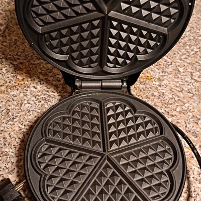 Steinborg Standard-Waffeleisen rund Edelstahl silber/schwarz Antihaft