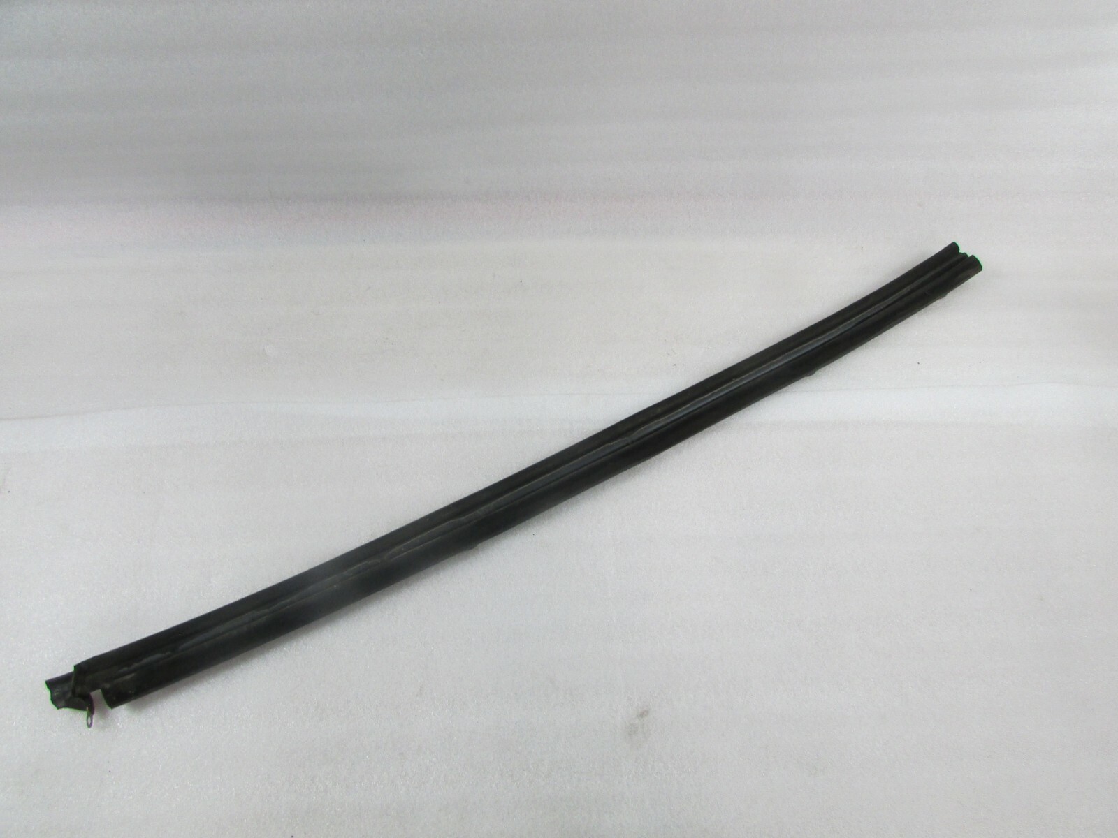 Ferrari 456, LH, Left, Outer Glass Scraper, Used, P/N 65432500