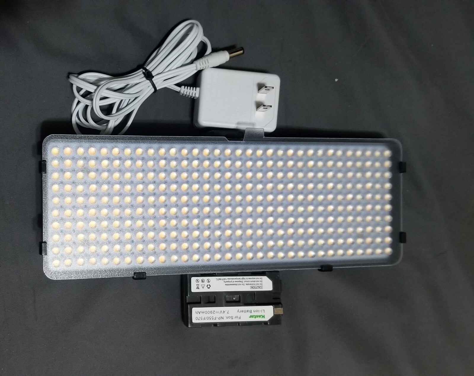 Polaroid 320 Dimmable Vari-Temp Super Bright LED Light (PLLE