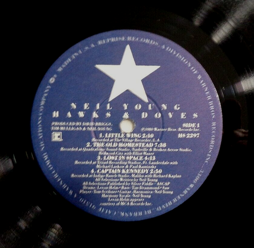 Neil Young Hawks & Doves 1980 HS-2297 Stew Romaine Sterling Winchester Press VG+ - Picture 21 of 23