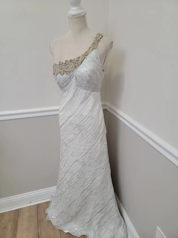 Vestido Formal Dave & Johnny Nuevo con Etiquetas Estrás Un Hombro Baile de graduación/Forma 100% Seda Foto 3 de 4